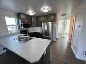 115 13th Ave W #B - Photo 1 of 1