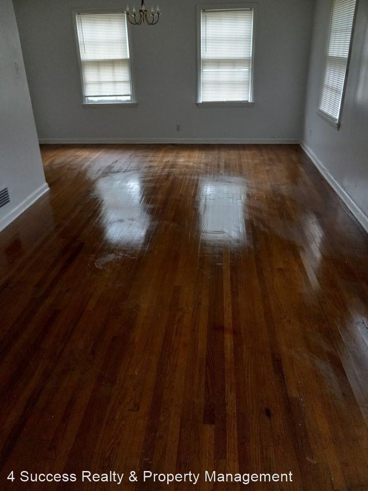 1020 Whitaker Dr - Photo 2 of 4