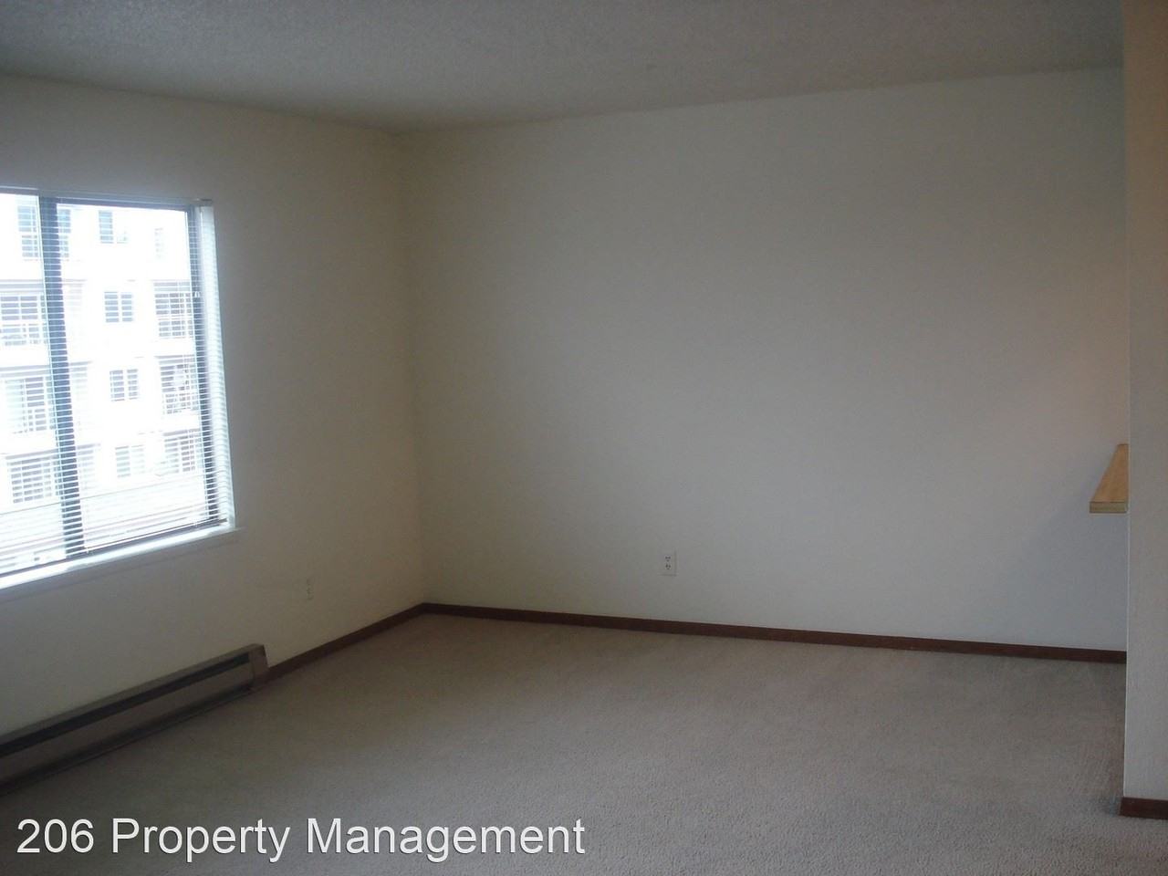 Adria Northstar - 5222 University way - Photo 3 of 8