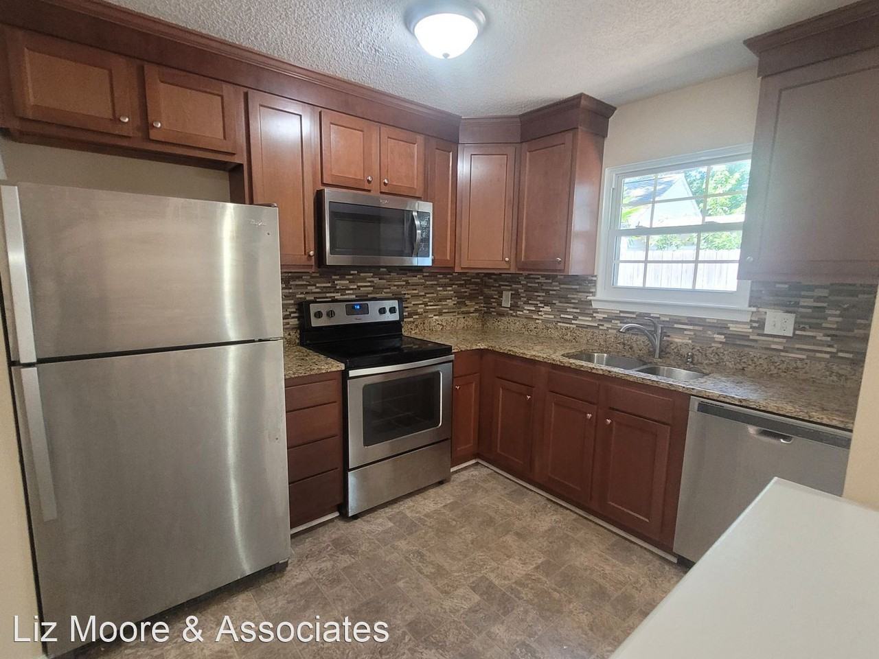 185 S Hall Way - Photo 2 of 7