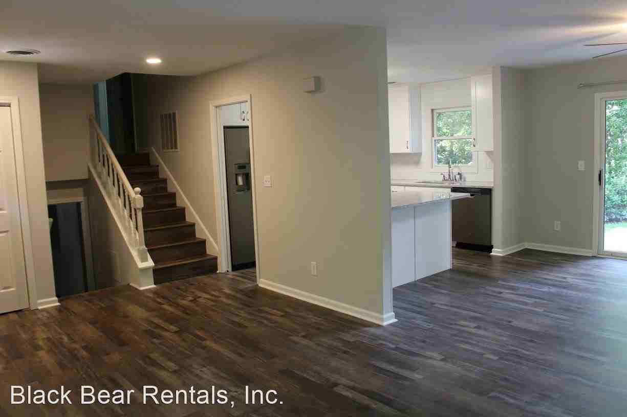 8 Mann Rd - Photo 2 of 33