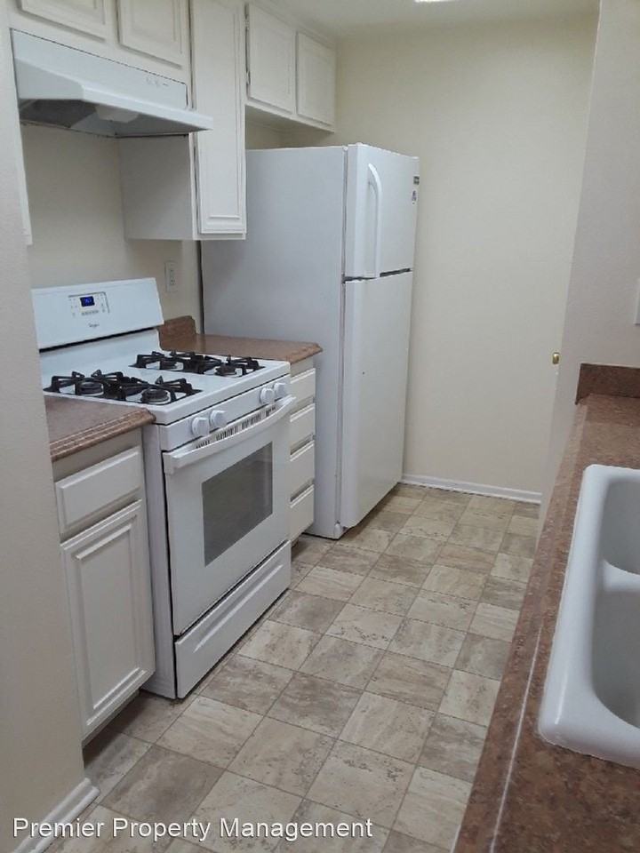 1122 Acadia Pl - Photo 3 of 8