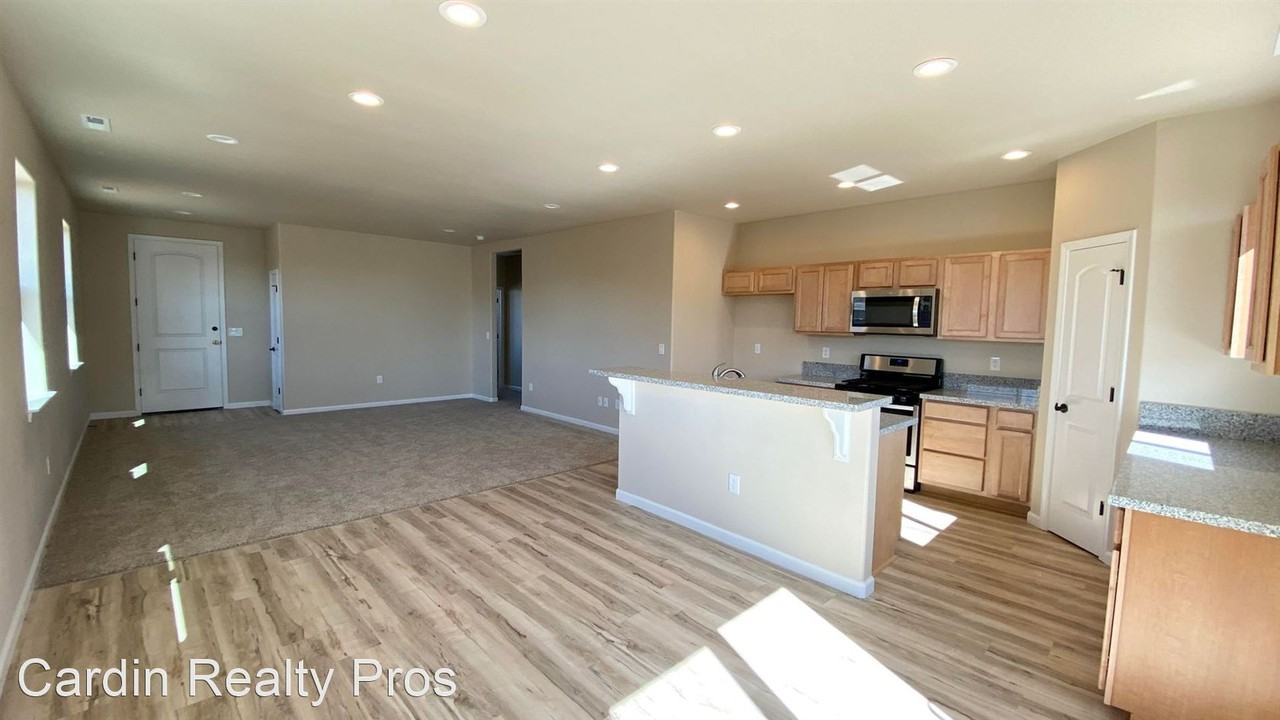 1257 Venitian Ct - Photo 3 of 31