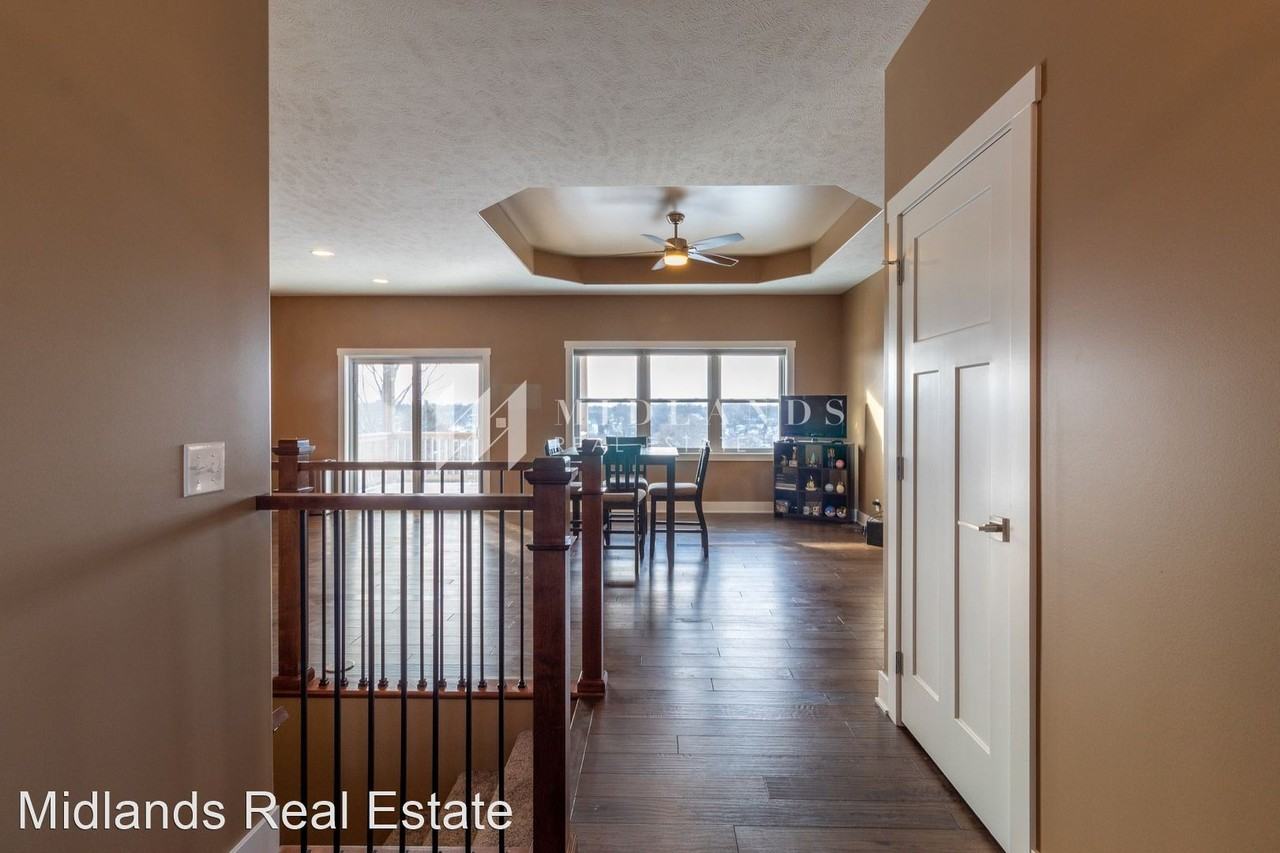 1012 Meadow Dr - Photo 2 of 18