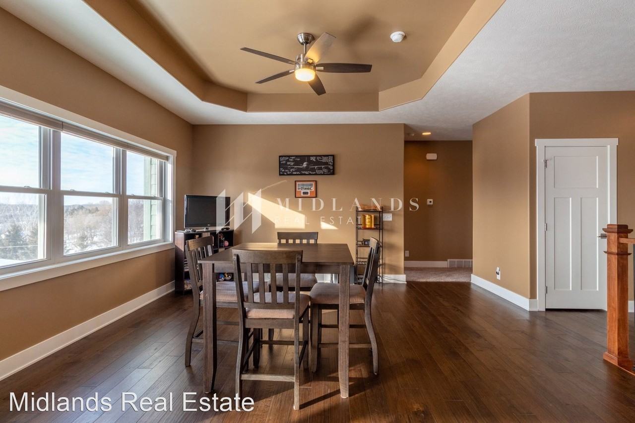 1012 Meadow Dr - Photo 3 of 18