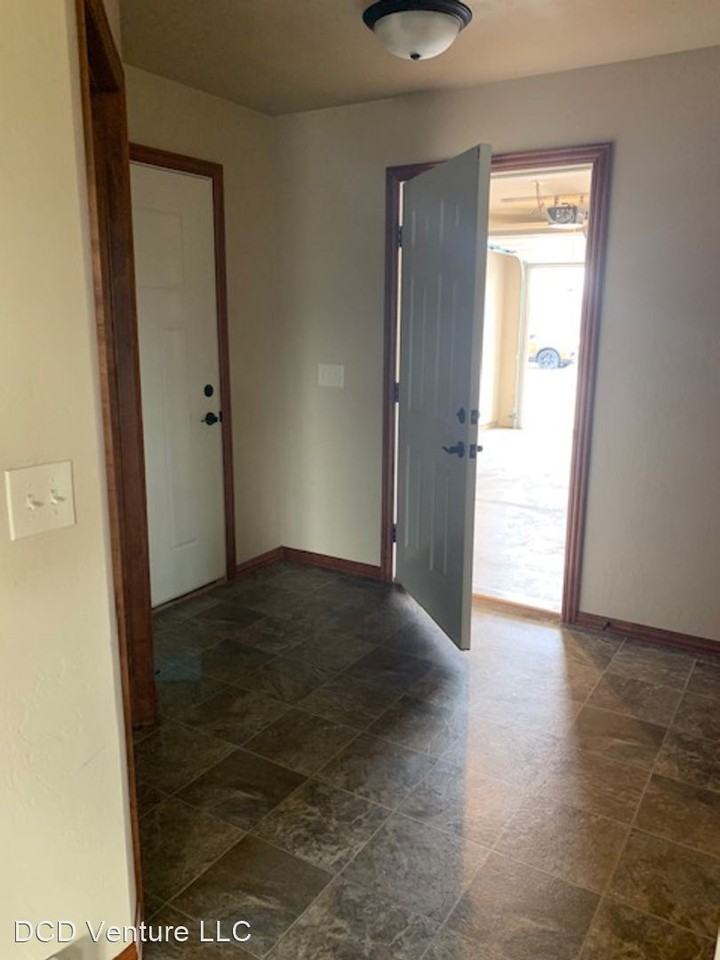 2152 S Broadway - Photo 2 of 28