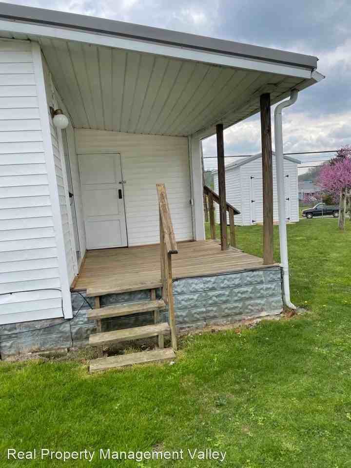 248 Eleanor Cir - Photo 3 of 13