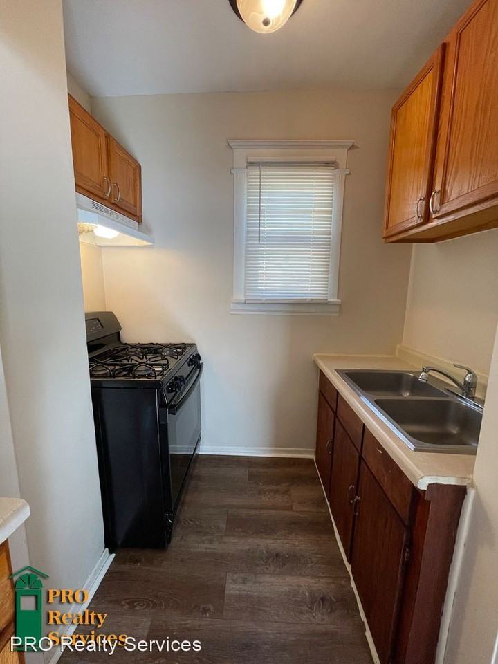 558 Western Ave N - Photo 2 of 35