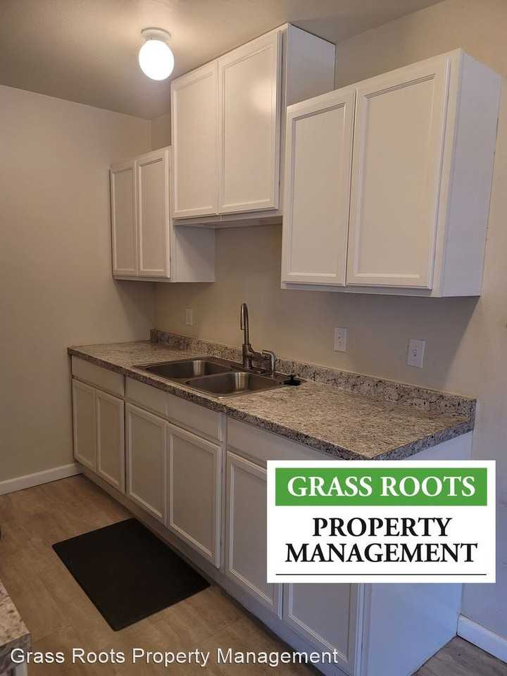 254 Racetrack St - Photo 3 of 13