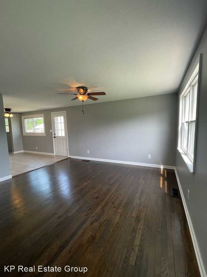 3296 Penfield Rd - Photo 3 of 20