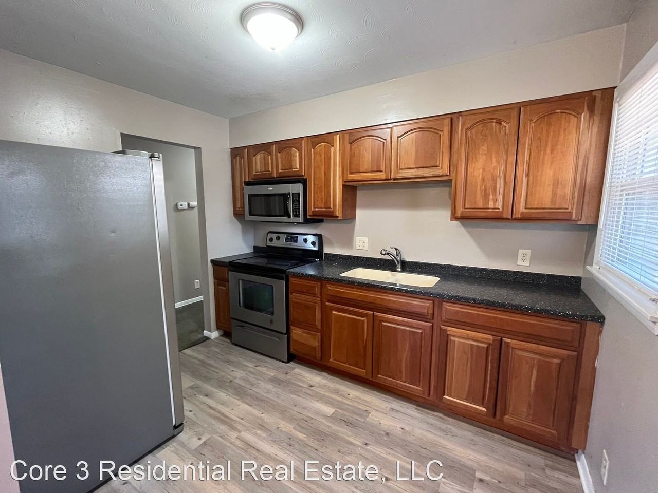 901-901 1/2 Hovey - Photo 3 of 12