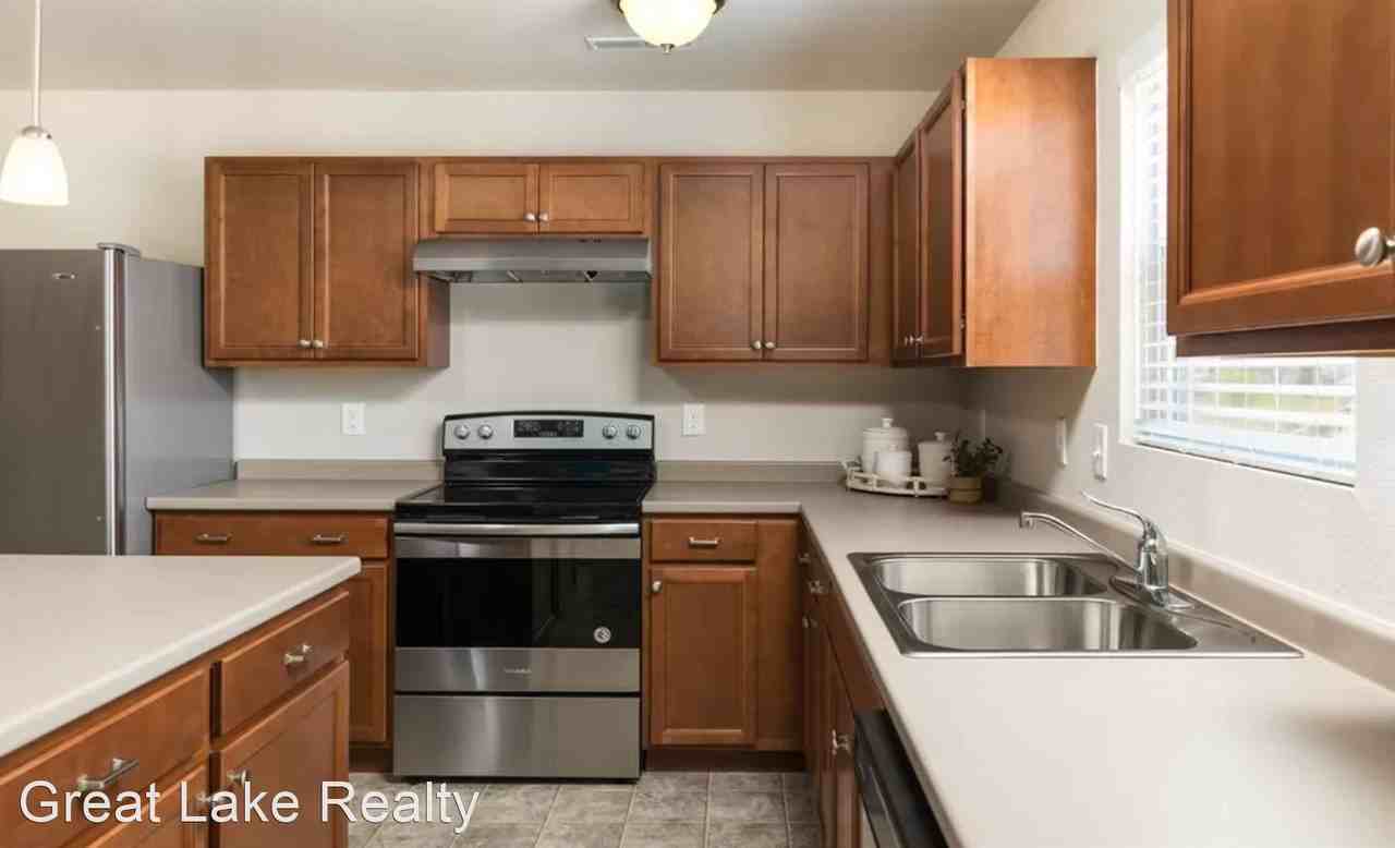3124 Ivy Wood Cir - Photo 2 of 33