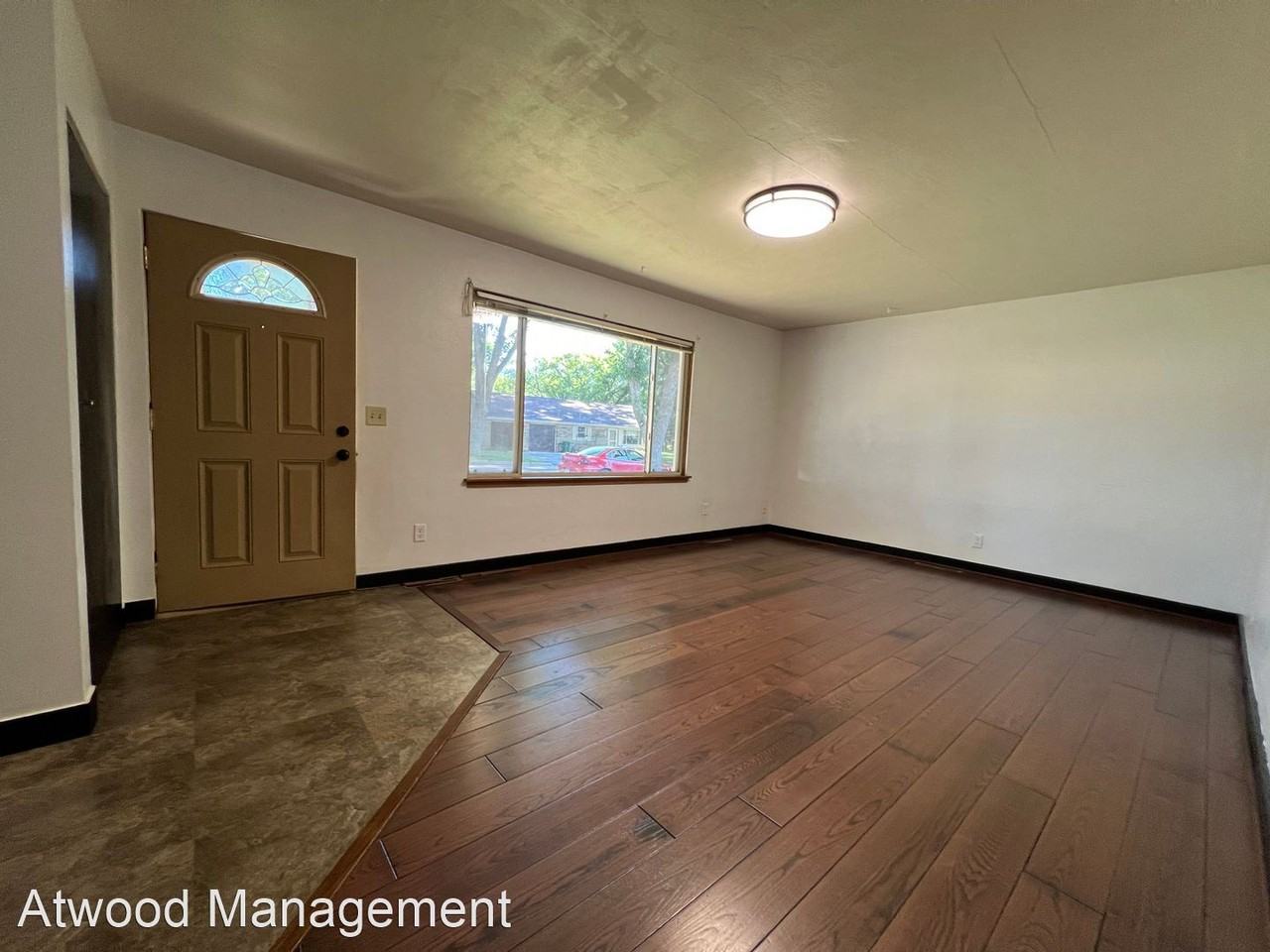 113 Martin St - Photo 2 of 8