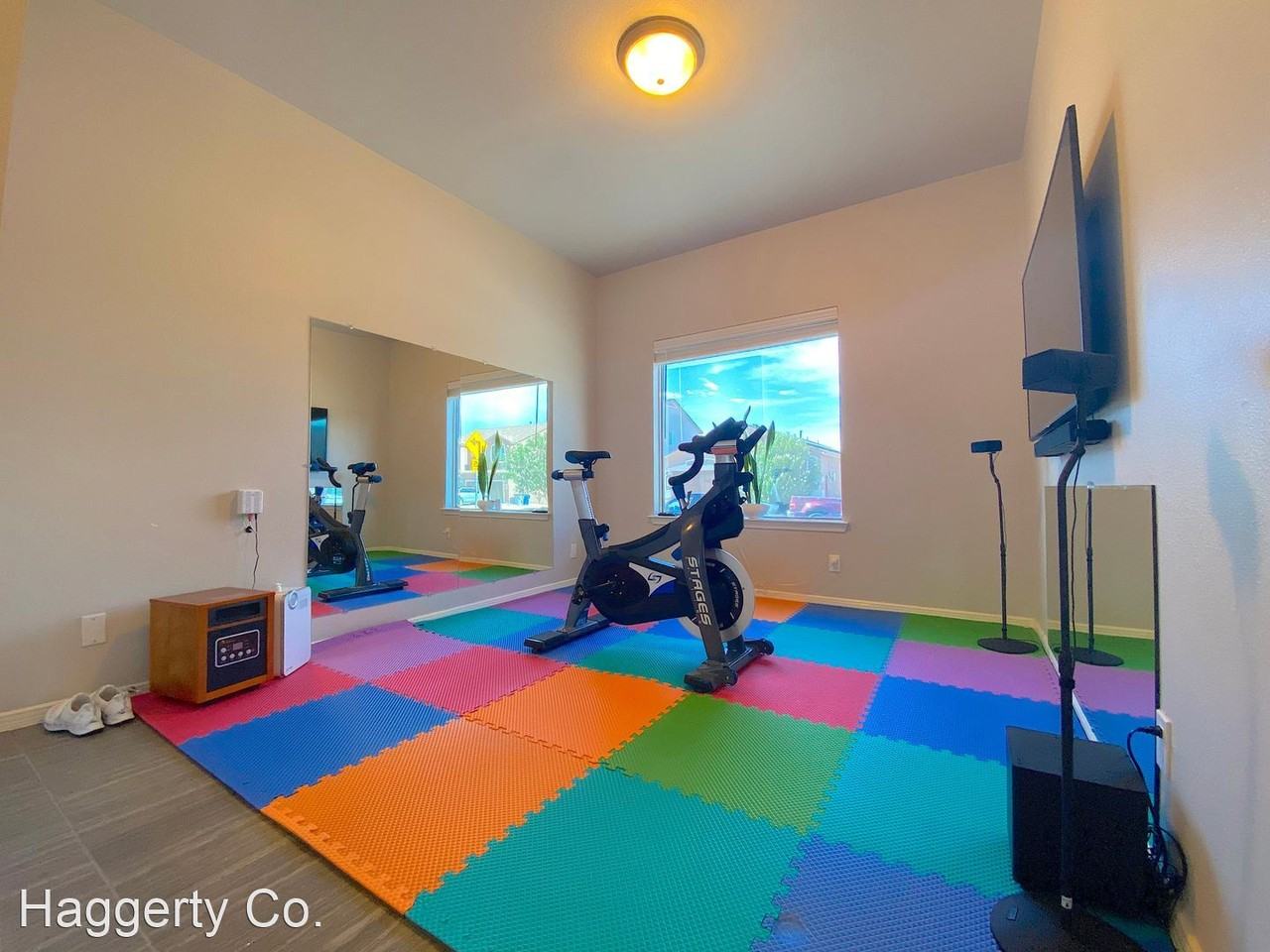 528 Delancey St - Photo 3 of 29