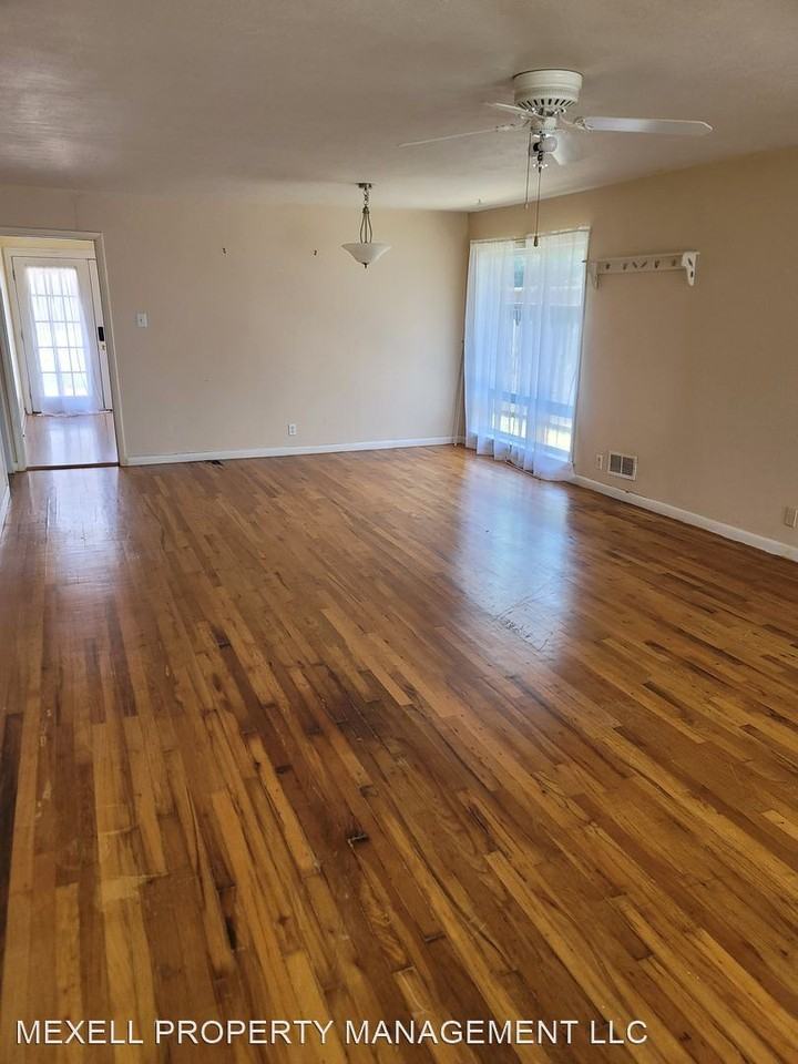 914 S Waterview Dr - Photo 3 of 17