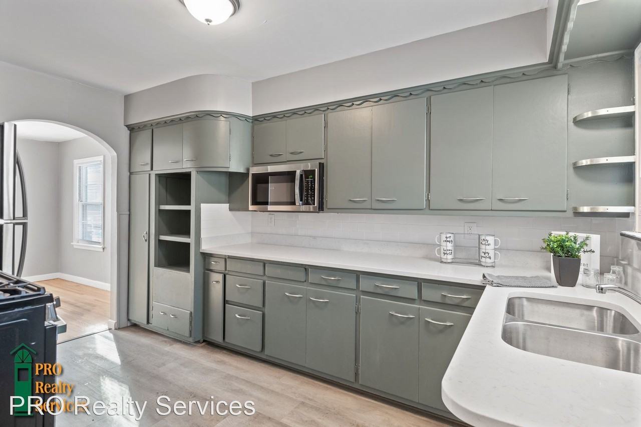 1463 7th St E - Photo 2 of 26