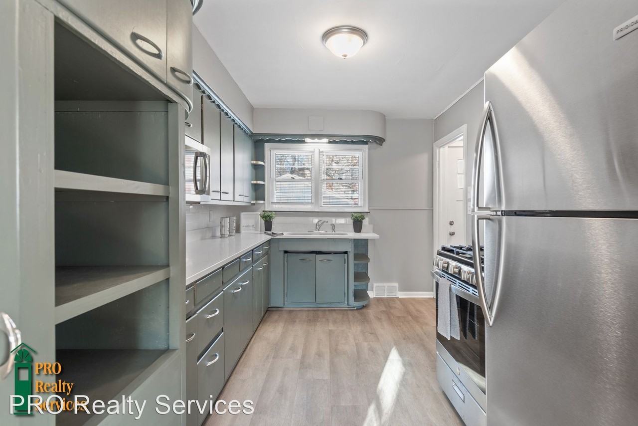 1463 7th St E - Photo 3 of 26