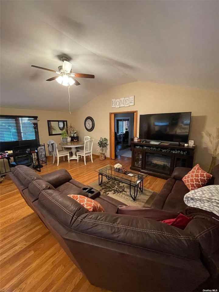 93 Central Ave - Photo 3 of 9