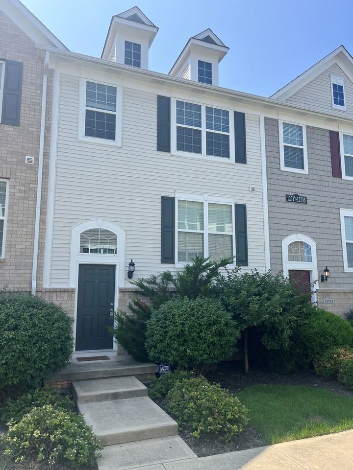 12721 Tamworth Dr - Photo 2 of 19