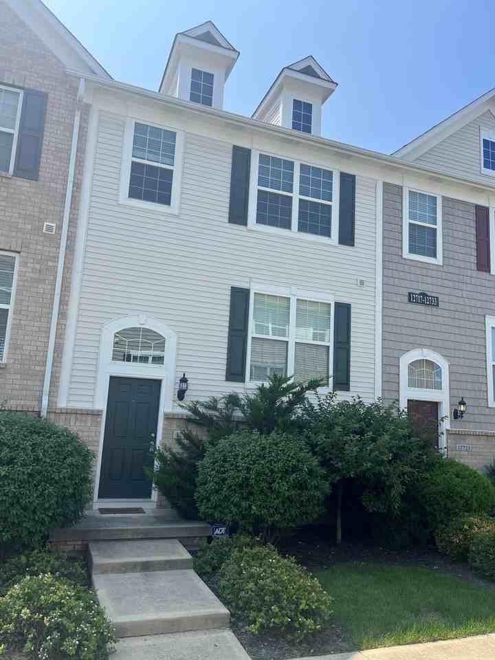 12721 Tamworth Dr - Photo 3 of 19