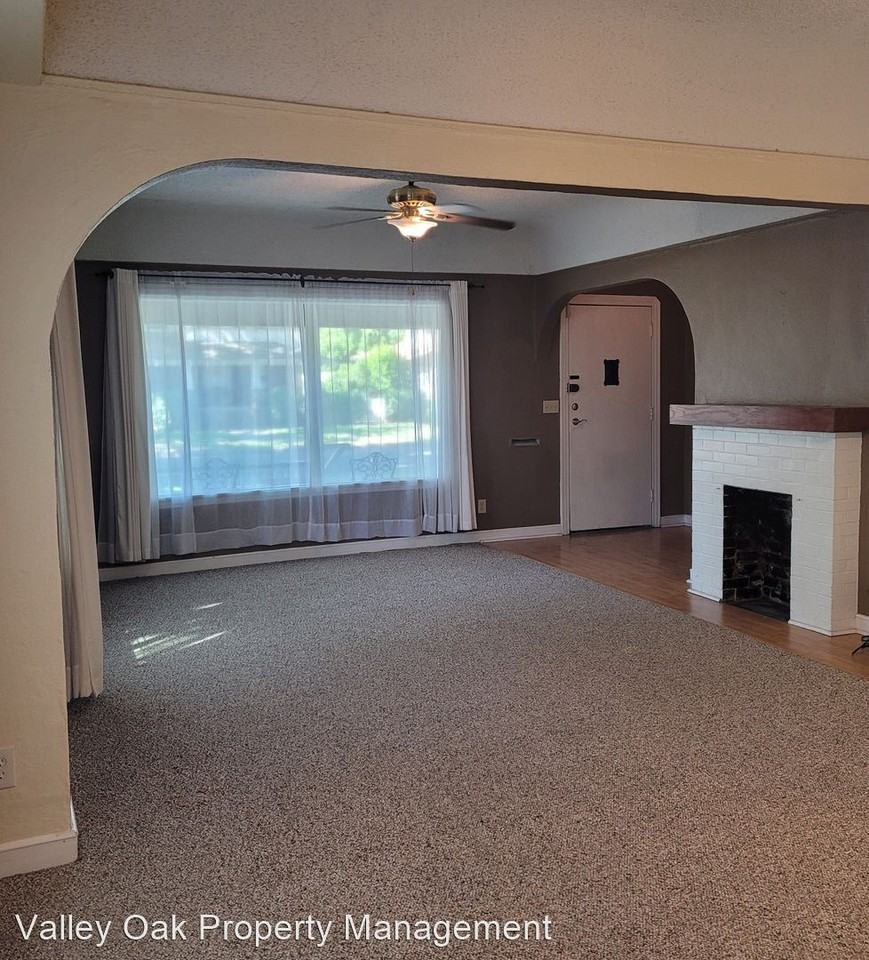 301 N Broadway - Photo 2 of 7