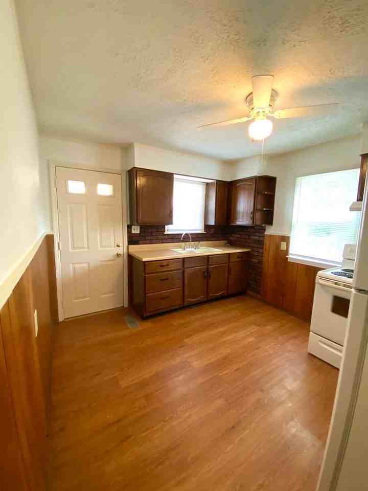 2025 S 19th St - Photo 3 of 7