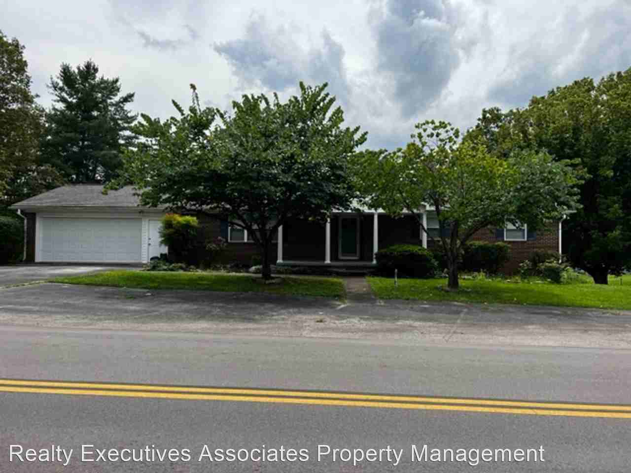 407 W Hill Ave - Photo 2 of 18