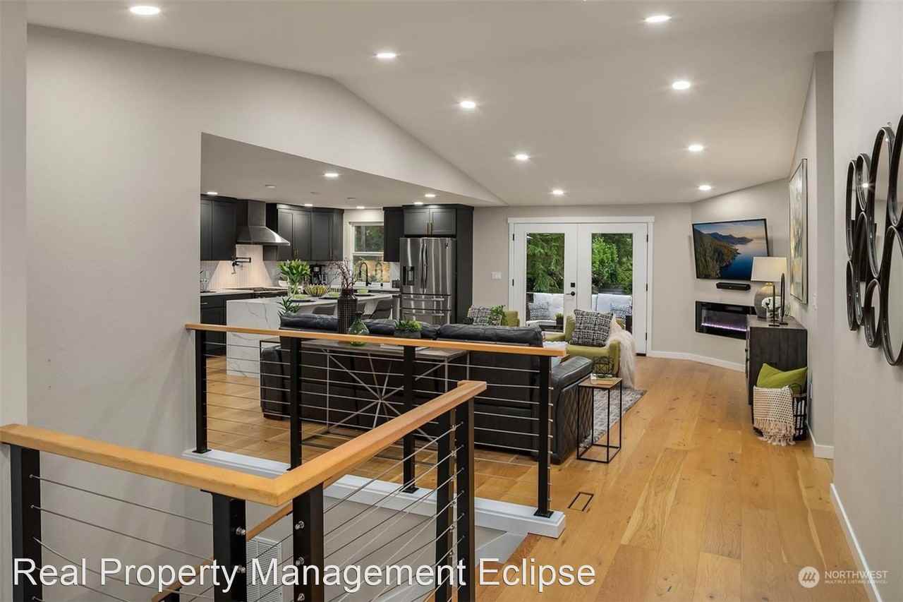 10513 Ne 190th St - Photo 3 of 33