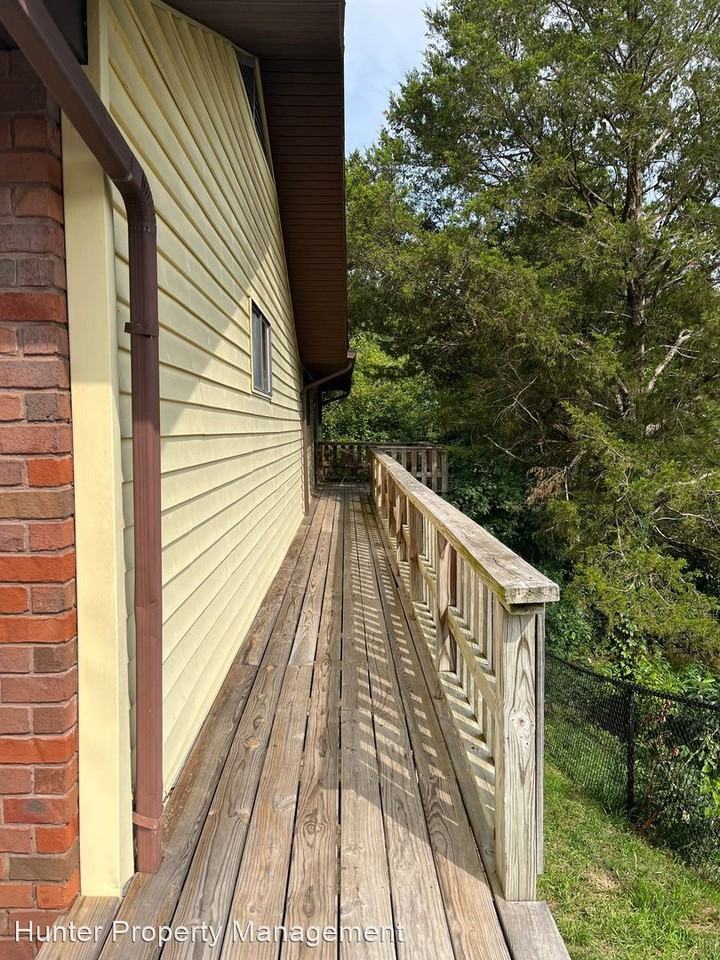 17 Lakeshore Dr - Photo 2 of 15