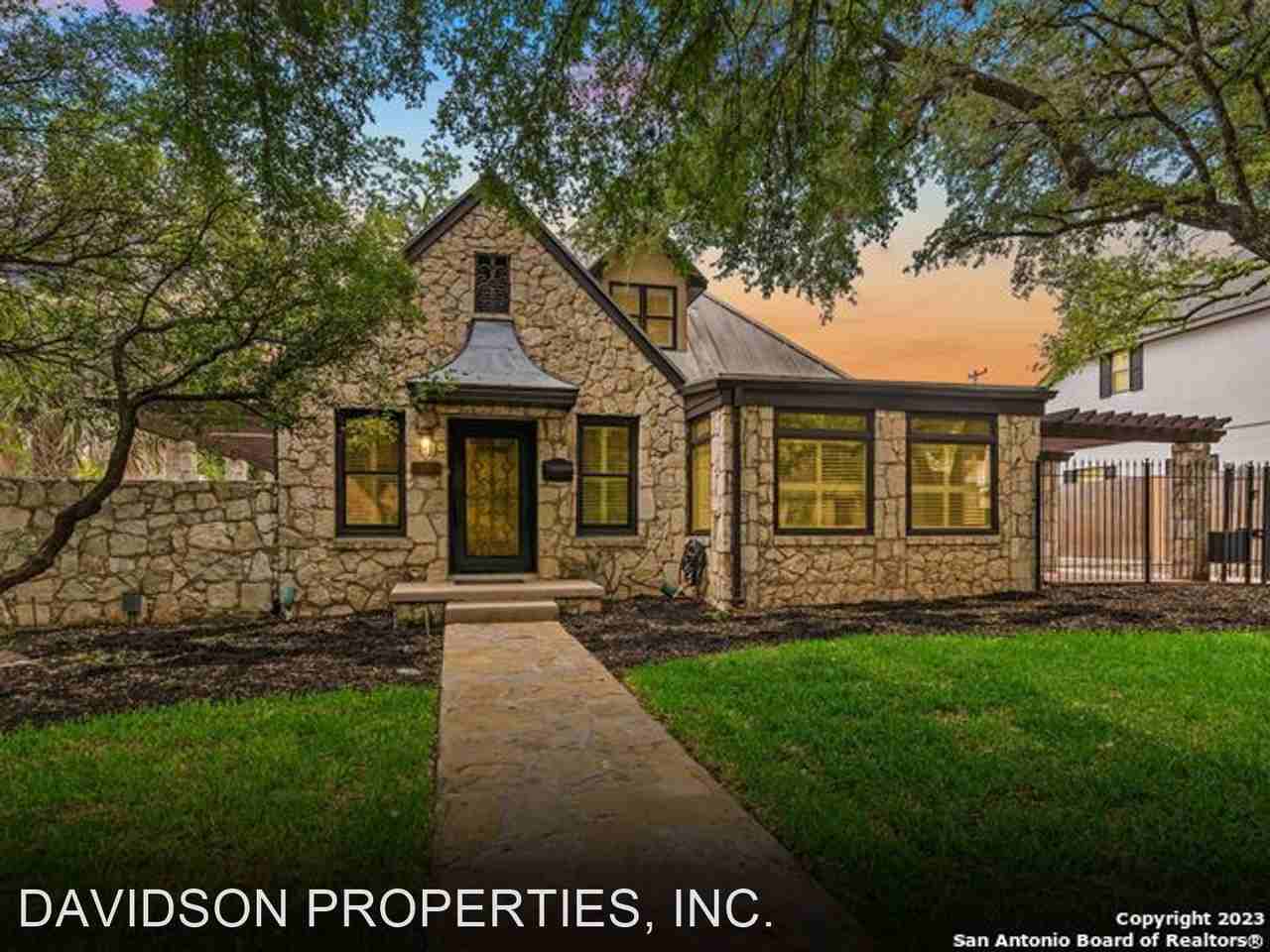 121 Parklane Dr - Photo 3 of 35