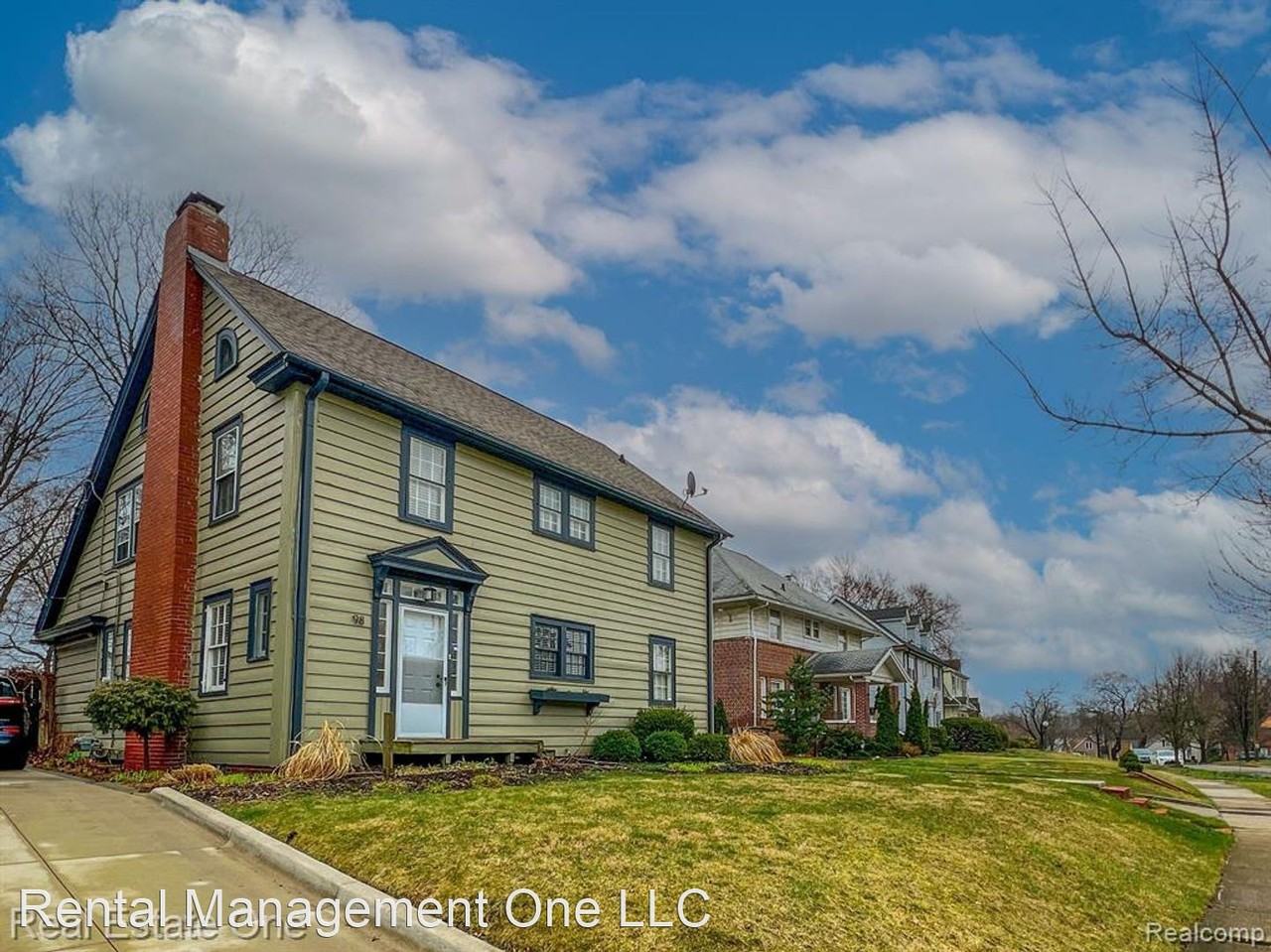98 E Iroquois Rd - Photo 2 of 41