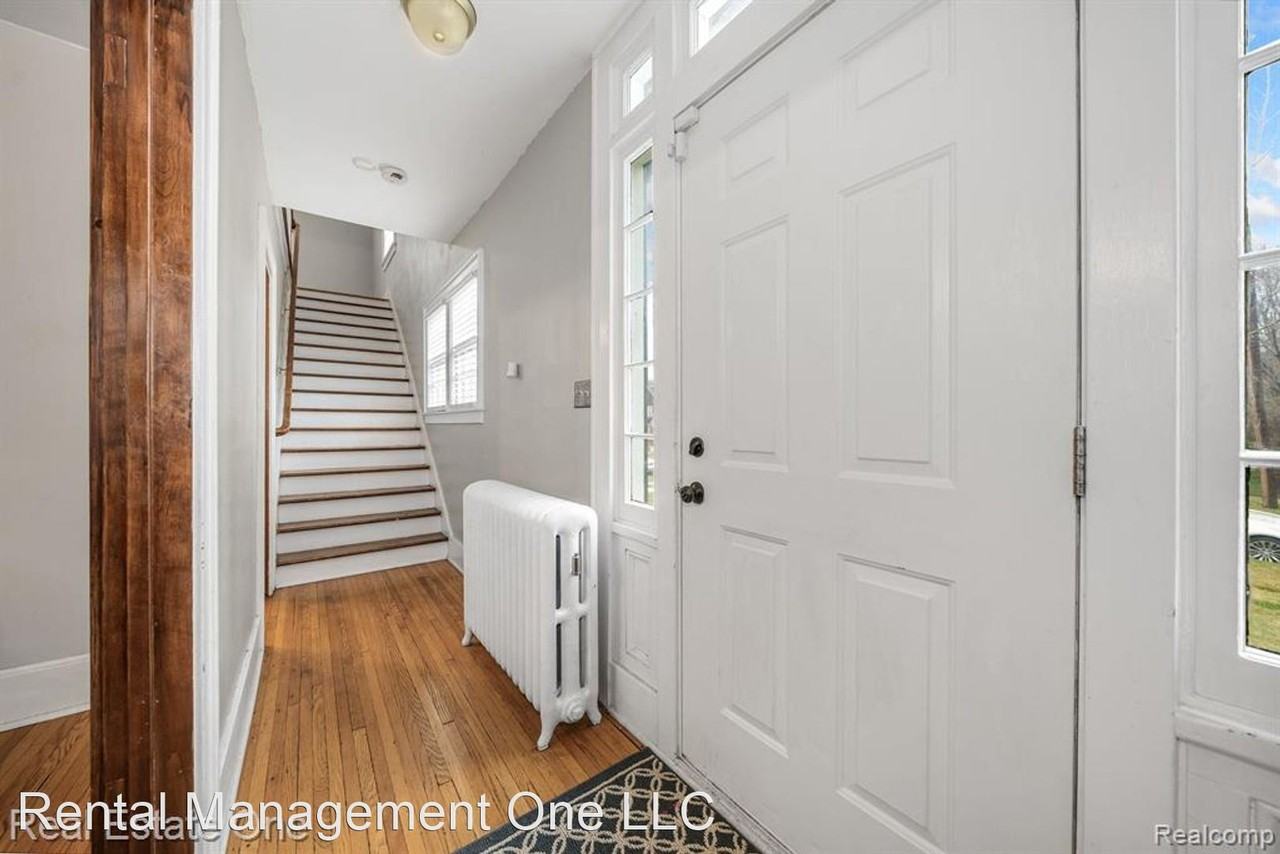 98 E Iroquois Rd - Photo 3 of 41