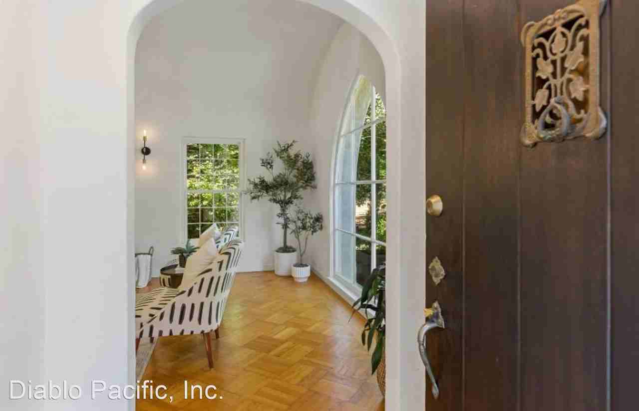 1435 Mountain Blvd - Photo 3 of 37