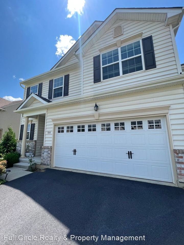 920 Swallow Tail Ln - Photo 3 of 27