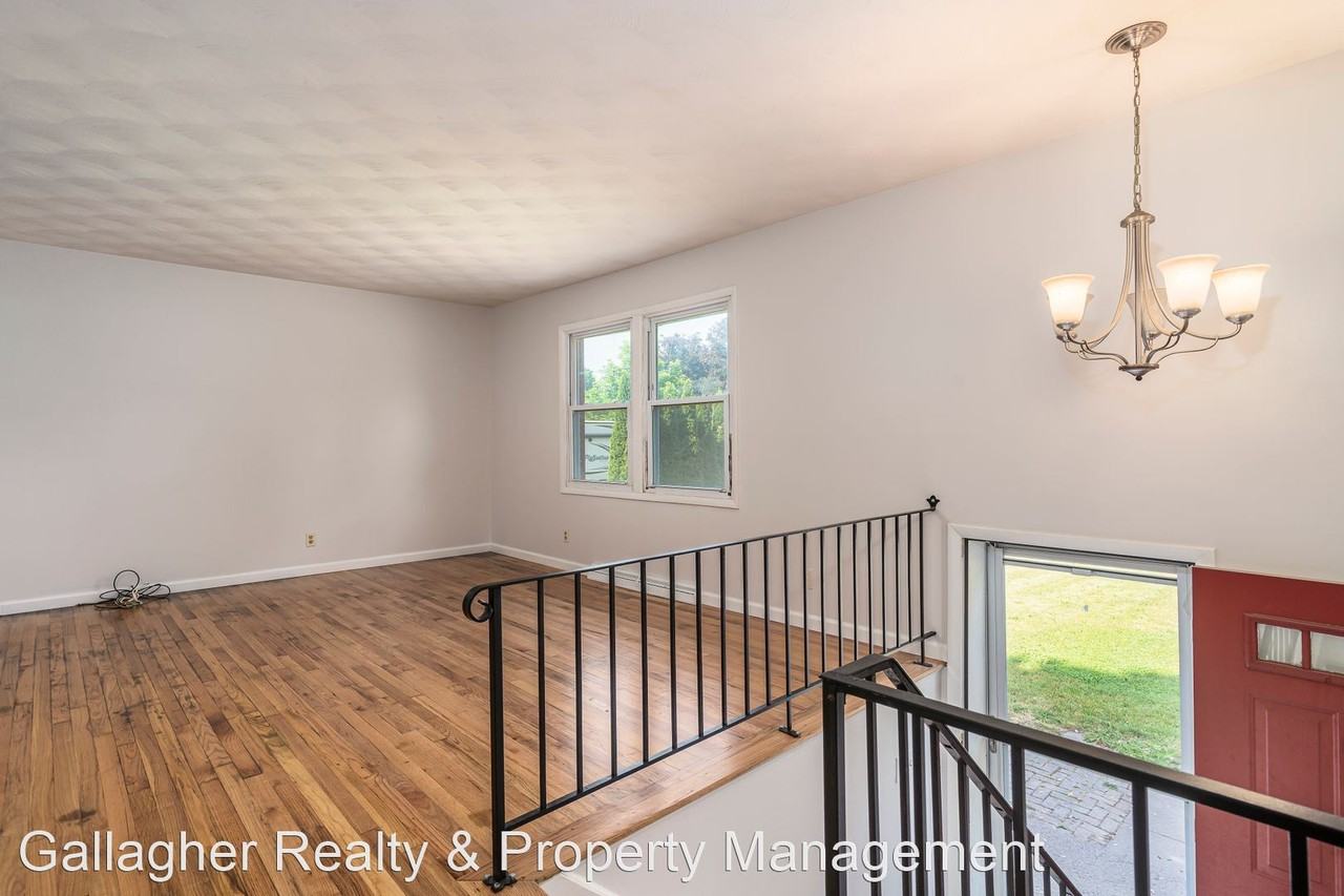 106 Hillary Dr - Photo 3 of 27