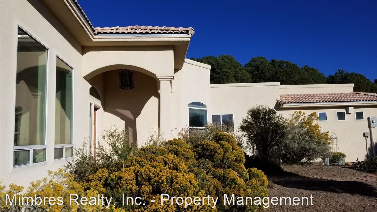 4520 N Swan St - Photo 2 of 13