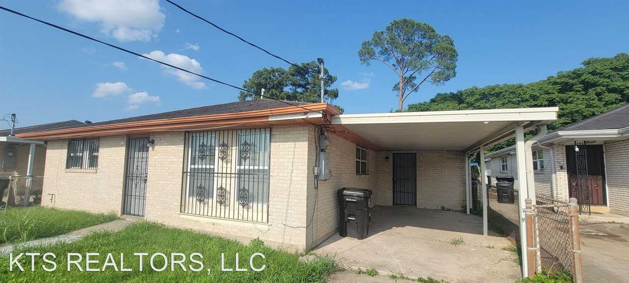 4541 Bonita Dr - Photo 2 of 11