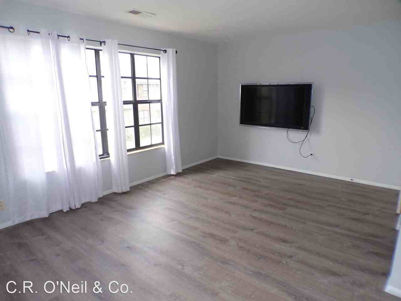 92 Stornoway Dr W #B - Photo 3 of 20