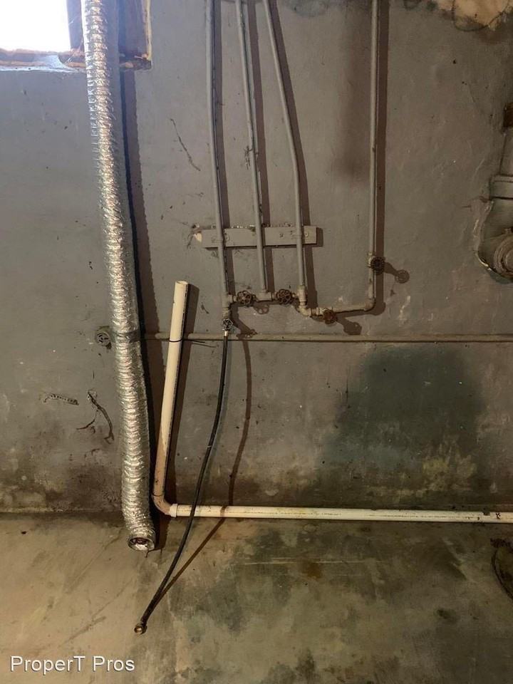 1205 & 1207 MacAruthur Circle - Photo 3 of 9