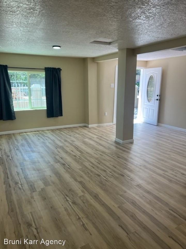 709 Cromwell Ave Sw - Photo 2 of 12