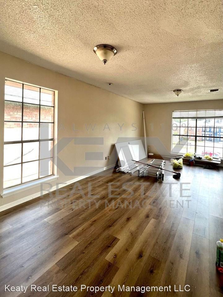 110 Cantal Drive - Photo 2 of 8