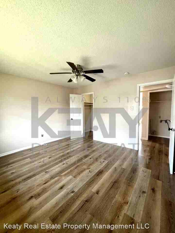 110 Cantal Drive - Photo 3 of 8