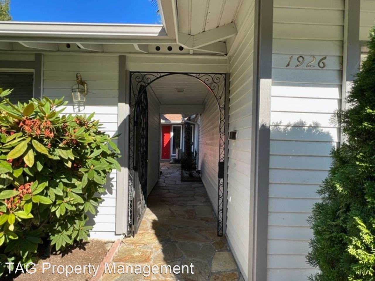 1926 180th Ave Ne - Photo 3 of 31