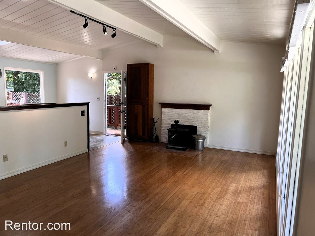 1635 Charles Ave - Photo 2 of 14