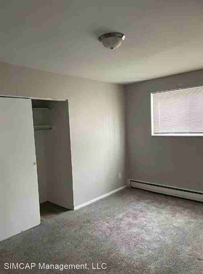 5852 Renee Ct - Photo 3 of 9