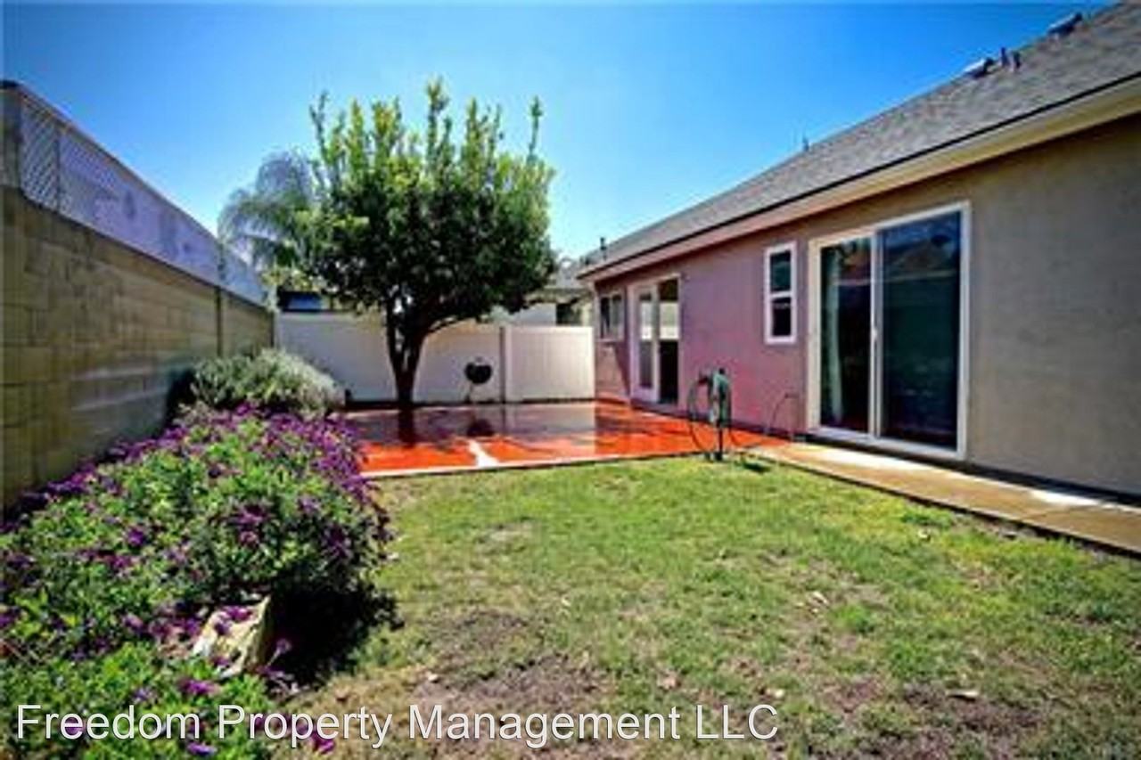 1758 N Rutherford St - Photo 2 of 14