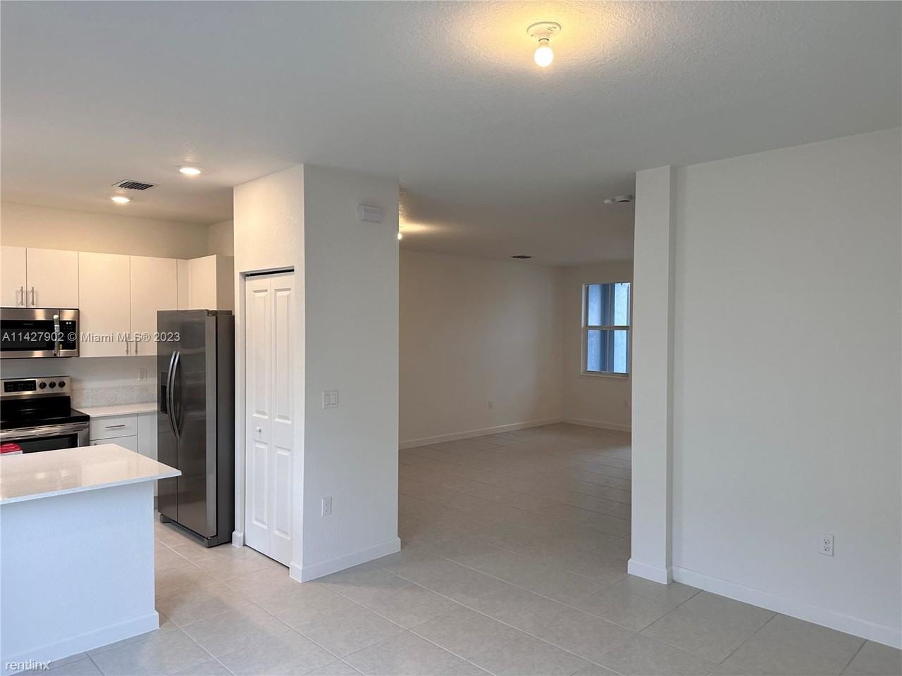 11884 Nw 47th Mnr - Photo 2 of 19