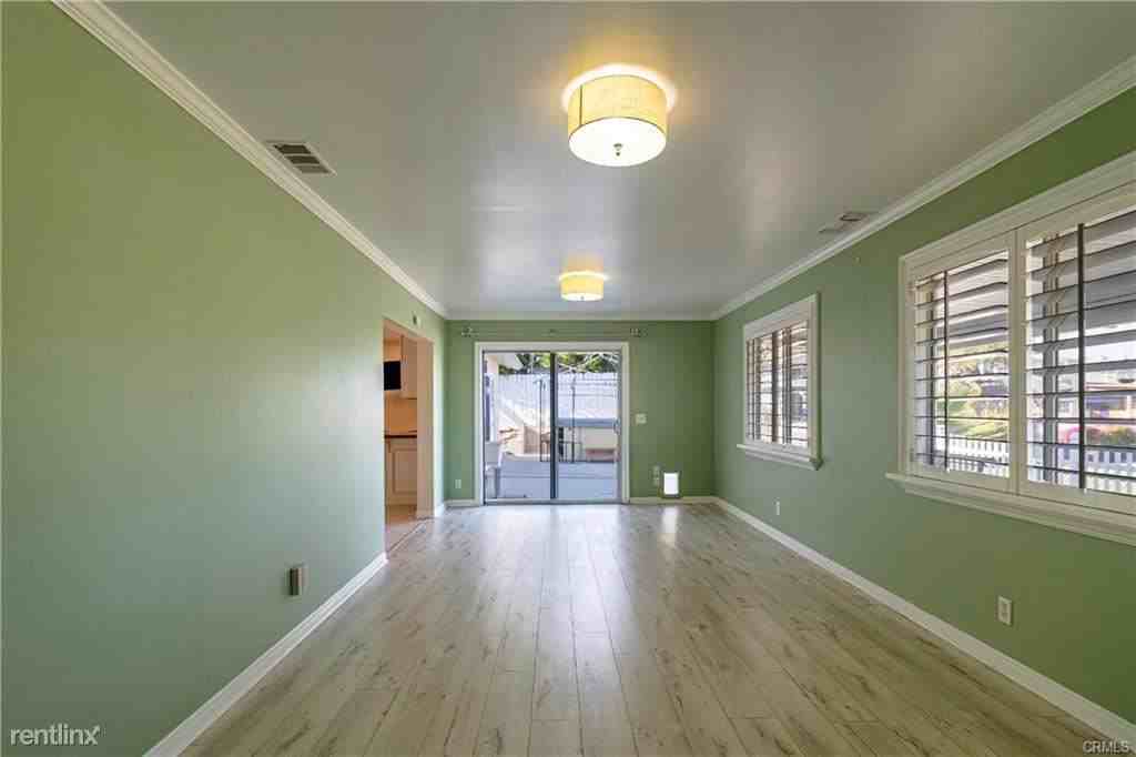 3516 S Flemington Dr - Photo 2 of 10