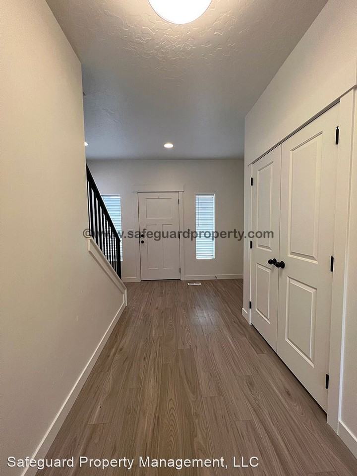 5108 N Espalier Dr - Photo 3 of 29