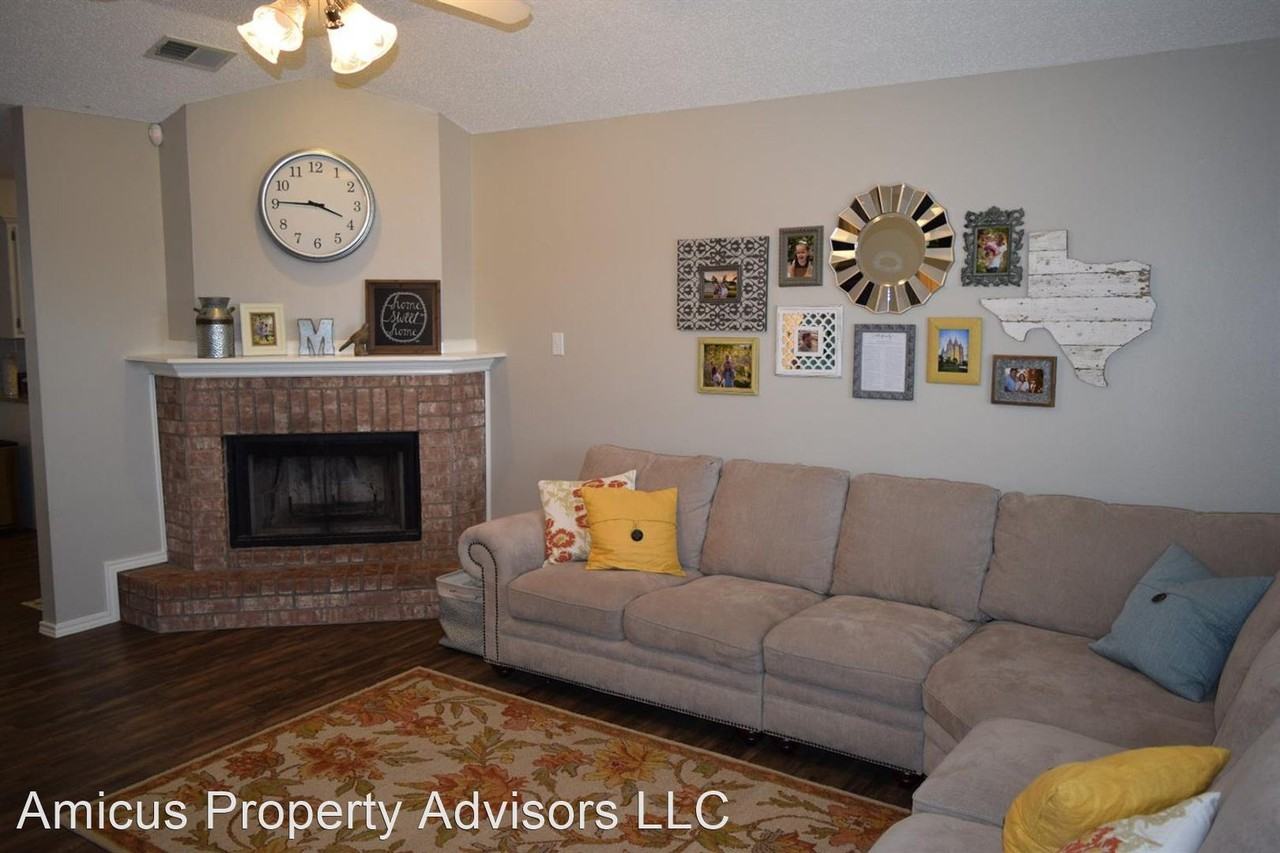 6112 10th St - Photo 2 of 18
